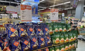 Giá gạo trong siêu thị vẫn bình ổn