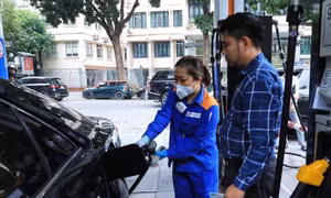 Xăng tăng gần 1.000 đồng/lít 
