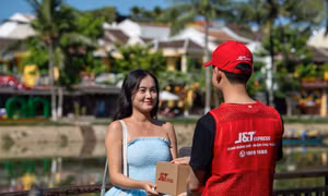 Valentine trong kỷ nguyên số: Xa mặt nhưng không cách lòng chỉ với một ‘chạm’