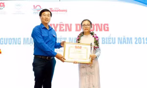Cô gái ‘vàng’ vật lý giành học bổng tiền tỷ của đại học Mỹ