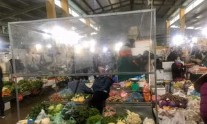 Giá đầu vào rau củ quả tăng, người mua thưa vắng