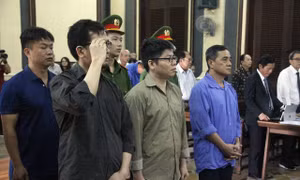 Cán bộ công an tiếp tay buôn lậu 'siêu xe'