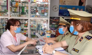 Xử lý 74 cửa hàng bán khẩu trang vi phạm trong ngày 3/2