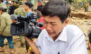 Chia sẻ nghẹn lòng của phóng viên bật khóc trong lúc tác nghiệp tại Trà Leng