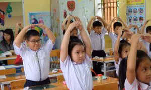 Không được phê bình học sinh tiểu học trước lớp, toàn trường hay buổi họp phụ huynh  