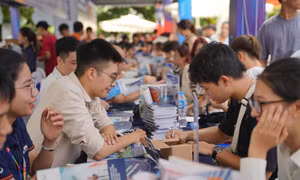 Điểm sàn xét tuyển và điểm chuẩn vào đại học dao động từ 2 - 3 điểm