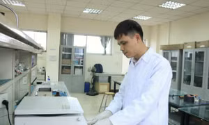 Những tấm gương nhà giáo bình dị mà cao quý  
