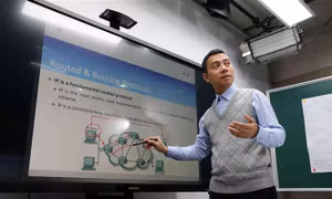 Trường đại học dạy online, tính phương án bảo vệ tốt nghiệp trực tuyến