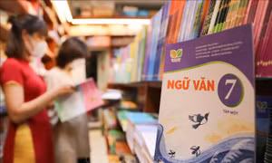 Khẩn trương xây dựng giá trần đối với sách giáo khoa