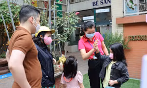 Trường mầm non đảm bảo phòng dịch trong ngày đầu đón trẻ trở lại