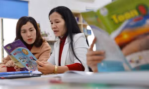Giá sách giáo khoa mới và những vấn đề đặt ra