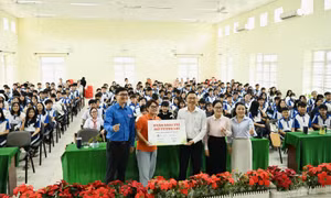 Gần 900 học sinh Côn Đảo tiếp cận trí tuệ nhân tạo qua học liệu số 