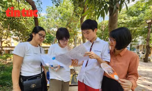 Đề thi tiếng Anh vào lớp 10 Hà Nội có tính thời sự và gần gũi