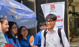 Thí sinh rạng rỡ sau khi kết thúc môn thi Ngoại ngữ