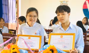 Điểm 10 môn Ngữ văn kỳ thi tốt nghiệp THPT thuộc về cậu học trò nghèo Quảng Nam 