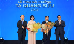 ‘Bệ đỡ’ tình yêu khoa học 