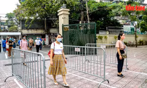 Chủ tịch UBND TP Hà Nội Chu Ngọc Anh vào vai thí sinh diễn tập tình huống phòng chống COVID-19