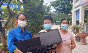 Bộ Giáo dục và Đào tạo tiếp nhận tài trợ đợt 1 chương trình ‘Máy tính cho em’ 