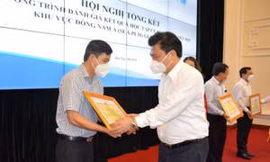 Học sinh tiểu học Việt Nam đứng đầu 6 nước Đông Nam Á về toán, đọc hiểu và viết