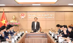 Kịp thời giải quyết các điểm nghẽn về giáo dục cho địa phương