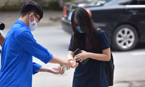 Đón học sinh trở lại trường sau ‘kỳ nghỉ xuân’ dài chưa từng có