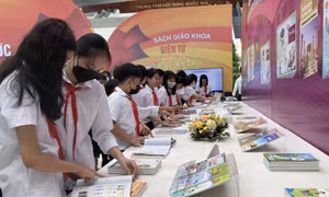Đại diện Nhà xuất bản Giáo dục Việt Nam chia sẻ về việc xuất bản SGK
