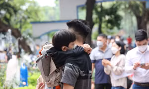 Những giọt nước mắt bé mầm non trong ngày đầu trở lại trường