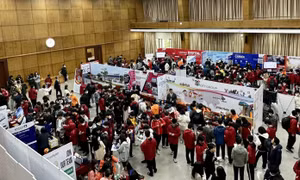 Hàng nghìn sinh viên tham gia ngày hội hướng nghiệp 