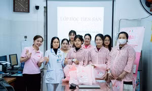 Sinh viên trường đại học phát triển hệ sinh thái HealthTech AI đồng hành cùng gia đình trẻ 