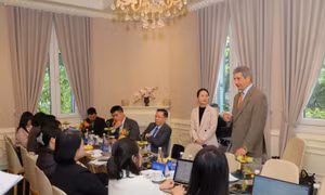 Việt Nam trong tiến trình chuyển đổi và phát triển kinh tế của ASEAN