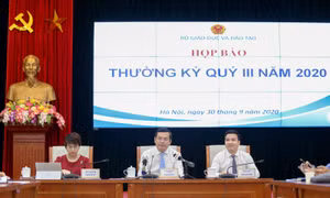Chương trình lớp 1 nặng và lạm thu trở thành chủ đề nóng đầu năm học    
