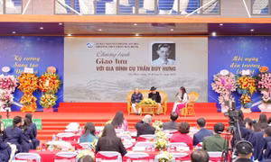 Kỷ niệm ngày nhà giáo đặc biệt ở ngôi trường mang tên bác sĩ Trần Duy Hưng