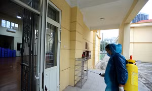 Hà Nội: Các trường THPT tại địa bàn có dịch cấp độ 1, 2 cho học sinh đi học trực tiếp từ ngày 6/12