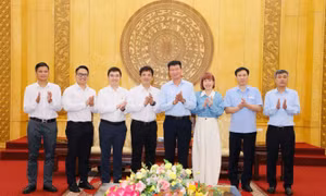 Thúc đẩy hợp tác chuyển đổi số và giáo dục tại Ninh Bình