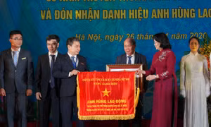 Trường THPT chuyên Khoa học tự nhiên đón nhận danh hiệu Anh hùng lao động thời kỳ đổi mới  