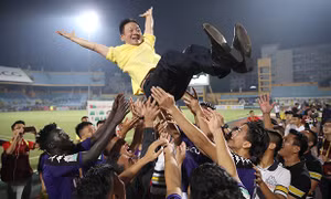 Khi bầu Đức... 'tung cờ trắng'