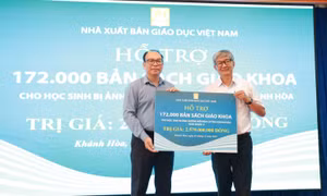 Nhà xuất bản Giáo dục Việt Nam hỗ trợ khẩn cấp sách giáo khoa cho học sinh Khánh Hòa sau lũ