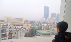 Hà Nội chưa cho trẻ mầm non đi học: Cha mẹ chật vật xoay xở