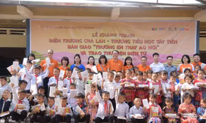 Tập đoàn FPT và Quỹ Hy Vọng tổ chức chương trình 'FPT chắp cánh ước mơ' tại Mường Lát 