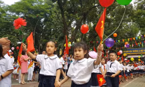Yêu lắm những bé con lớp 1 lần đầu tiên đến trường