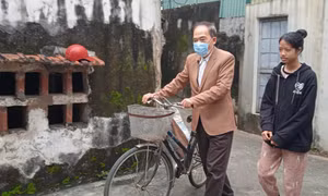 Người thầy, người cha thứ hai của những học trò nghèo ở Sơn Công