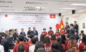 Thủ tướng Nhật Bản Ishiba Shigeru thăm Trường Đại học Việt Nhật
