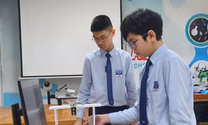 Học sinh phổ thông ứng dụng AI sáng chế dây chuyền phân loại rác