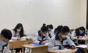 Ngày 17/6: Thí sinh thi vào lớp 10 Hà Nội đến điểm thi làm thủ tục 