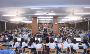 Tân sinh viên nhập học bằng những câu hỏi về nghề nghiệp tương lai 