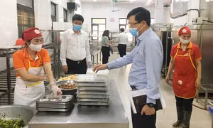 Hà Nội yêu cầu các trường kiểm soát chặt chẽ nguồn gốc thực phẩm 