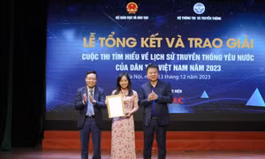 Trao giải cuộc thi Tìm hiểu về lịch sử truyền thống yêu nước của dân tộc Việt Nam