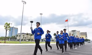 Lễ rước đuốc Đại hội Thể thao học sinh Đông Nam Á lần thứ 13