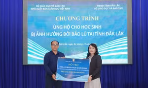 NXB Giáo dục Việt Nam hỗ trợ hơn 366.000 bản SGK cho học sinh vùng lũ Đắk Lắk