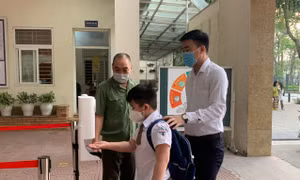 Hà Nội: Học sinh tiểu học hào hứng đến trường học trực tiếp